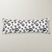 Coussins Longs Motif avec les crânes noirs sur le blanc (Dos)
