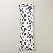 Coussins Longs Motif avec les crânes noirs sur le blanc (Dos (Vertical))