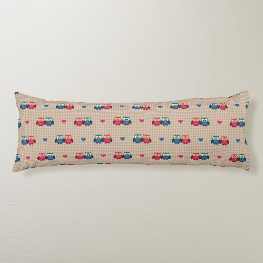 Coussins Longs Motif vérifié avec des hiboux d'amour (Devant)