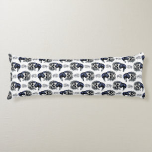 Coussins Longs Oiseau noir sur un crâne Goth Design Motif