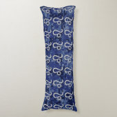 Coussins Longs Panneau Leo Zodiac sur Camouflage numérique bleu (Devant (Vertical))