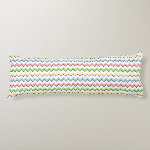 Coussins Longs Pastel Chevron-Drop Shadow par Shirley Taylor