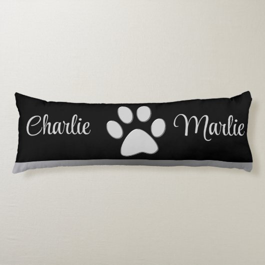 Coussins Longs Paw Chien Argent sur arrière - plan noir (Devant)