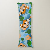 Coussins Longs Poisson Koi éclaboussant et Lys Pond Personnalisé (Devant (Vertical))