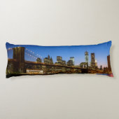Coussins Longs Pont de Manhattan et de Brooklyn au crépuscule (Dos)