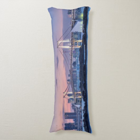 Coussins Longs Pont Rainbow au crépuscule (Devant (Vertical))