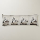 Coussins Longs Posing White Tiger on Books – Elegant Body Pillow (Dos)