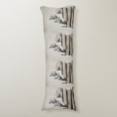 Coussins Longs Posing White Tiger on Books – Elegant Body Pillow (Devant (Vertical))
