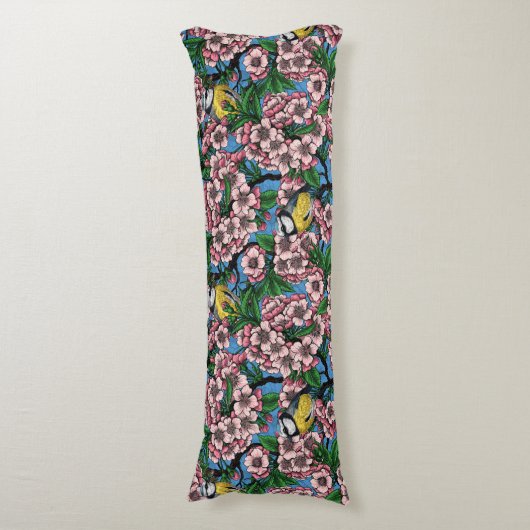 Coussins Longs Rameaux bleus dans le cerisier en fleurs sur le bl (Devant (Vertical))