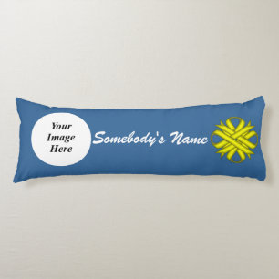 Coussins Longs Ribbon de trèfle jaune par Kenneth Yoncich Modèle