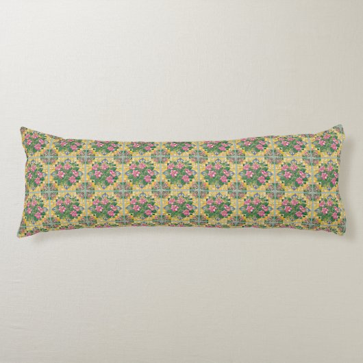 Coussins Longs Rose sur Carrelage jaune (Devant)