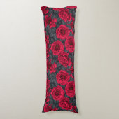 Coussins Longs Roses rouges avec feuilles gris sur noir (Devant (Vertical))