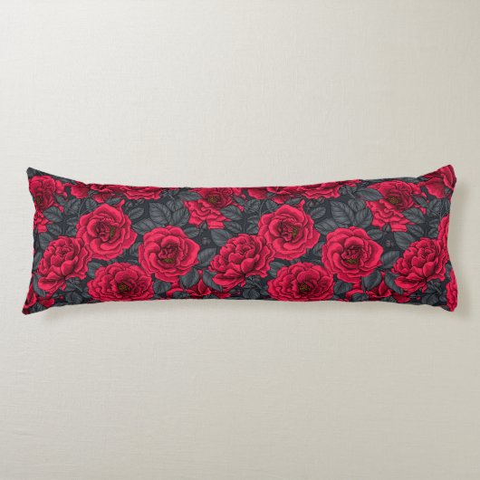 Coussins Longs Roses rouges avec feuilles gris sur noir (Devant)