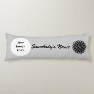 Coussins Longs Ruban à fleurs noires par Kenneth Yoncich Modèle