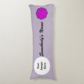 Coussins Longs Ruban à fleurs violettes Modèle par Kenneth Yoncic (Devant (Vertical))