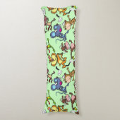 Coussins Longs Run 2023, Caricatures mignonnes autour de L Green (Devant (Vertical))