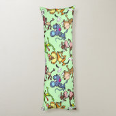 Coussins Longs Run 2023, Caricatures mignonnes autour de L Green (Dos (Vertical))