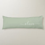 Coussins Longs Sage Green Minimaliste Moderne Monogramme Élégant<br><div class="desc">Découvrez notre collection moderne minimaliste de monogramme Sage Green : Élégez votre esthétique avec une sophistication sereine et une élégance intemporelle. Notre collection présente des designs minimalistes dans une teinte verte sage et tranquille, complétés par des monogrammes raffinés adaptés à votre style personnel. De la papeterie polie aux accessoires polyvalents,...</div>