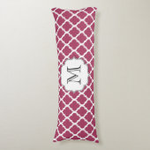 Coussins Longs Sangria Carrelage rouge marocain avec Monogramme p (devant Vertical)