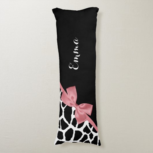 Coussins Longs Tendance Giraffe Imprimer Rosy Rose Bow avec nom (Devant (Vertical))