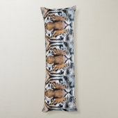 Coussins Longs Tiger regard visage dans Graphic Press Style (Dos (Vertical))