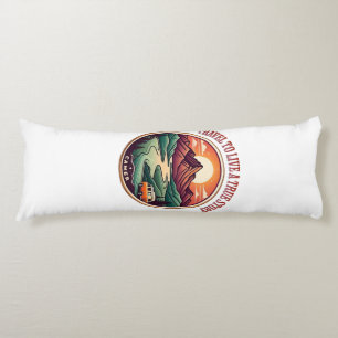 Coussins Longs Travel Real Story Tee — Pas de faux badge de voyag