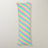 Coussins Longs Un oreiller arc-en-ciel vibrant avec des rangées d (Devant (Vertical))