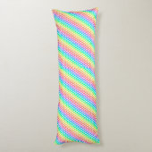 Coussins Longs Un oreiller arc-en-ciel vibrant avec des rangées d (Dos (Vertical))