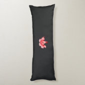 Coussins Longs une fleur rouge sur un arrière - plan noir (Dos (Vertical))