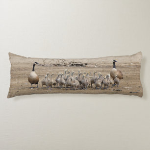 Coussins Longs Une grande famille d'oies du Canada