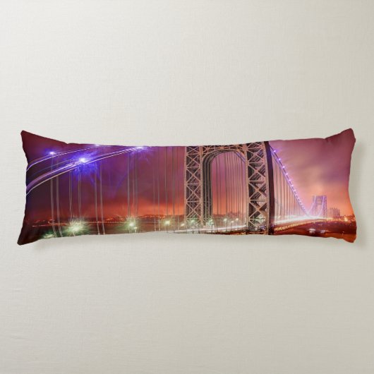 Coussins Longs Une vue venteuse et pluvieuse de soirée de fort (Devant)