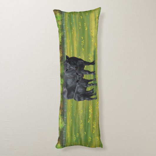 Coussins Longs Vache d'Angus noir et veau mou en pâturage d'été (Dos (Vertical))