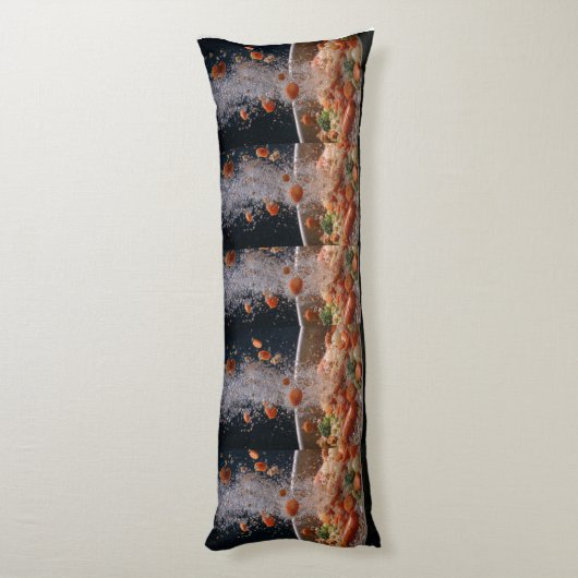 Coussins Longs Vibrant Veggie Explosion Art – Dynamic Boiling Pot (Dos (Vertical))