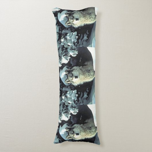 Coussins Longs Wolf Dans La Neige (devant Vertical)