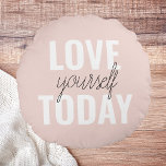 Coussins Ronds Amour Positif Vous-Même Aujourd'Hui Citation Paste<br><div class="desc">Amour Positif Vous-Même Aujourd'Hui Citation Pastel Rose</div>