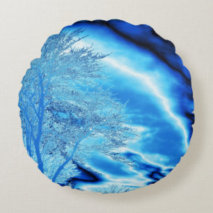 Coussins Ronds Arbre hivernal glacé dans le ciel bleu de Cobalt