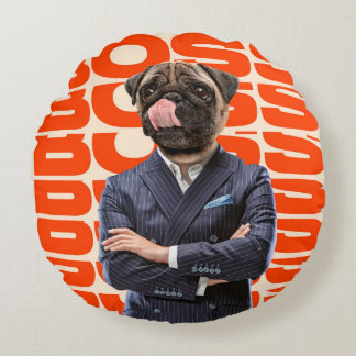 Coussins Ronds Boss headed by dog head standing with hands crosse
