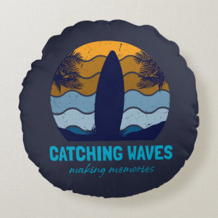 Coussins Ronds Catching Waves Retro Surboard Beach Art