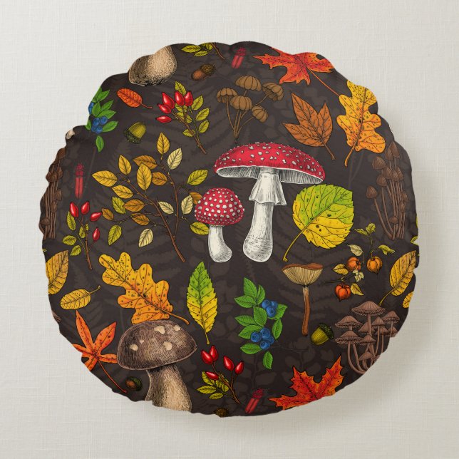 Coussins Ronds Champignons d'automne, feuilles, noix et baies sur (Devant)