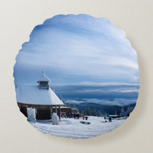 Coussins Ronds Chapel dans les montagnes des Alps