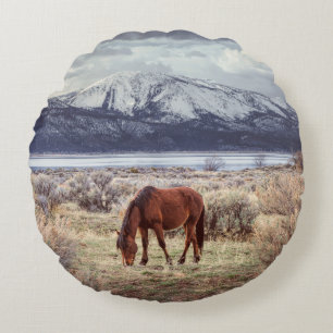 Coussins Ronds Cheval sauvage : Paysage hivernal du Nevada.
