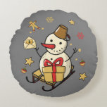Coussins Ronds Christmas Snowman<br><div class="desc">Un mignon bonhomme de neige sur un traîneau avec un cadeau,  une petite lettre et des décorations de Noël.</div>