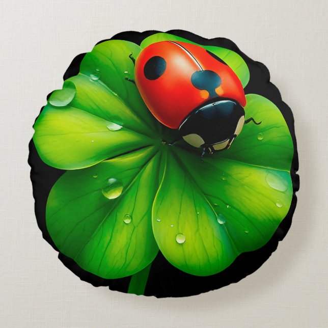 Coussins Ronds Coccinelle sur une feuille recouverte de rosée (Devant)