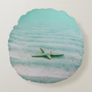 Coussins Ronds Estarfish blanche sur sable sous l'eau le matin