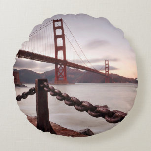 Coussins Ronds Golden gate bridge contre des montagnes