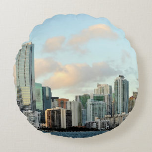 Coussins Ronds Gratte-ciel de Miami contre le ciel clair large