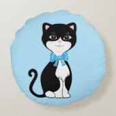 Coussins Ronds Joli chat en smoking heureux sur fond bleu clair (Dos)