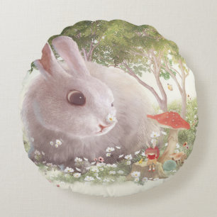 Coussins Ronds Lapin de printemps : Lapin réaliste dans un jardin