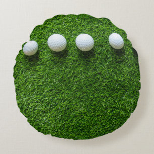 Coussins Ronds Les balles de golf sont sur de l'herbe verte