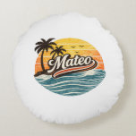 Coussins Ronds Mateo Retro Sunset Name Design<br><div class="desc">A bold retro sunset name design featuring “Mateo” in a clean vintage style. Simple, modern, and easy to personalize. Great for gifts, birthdays, or anyone who wants a stylish name design.</div>